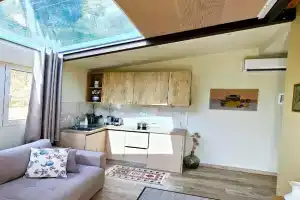 Aria's Apartment 1, Ceparo