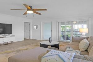 Waterfront 2BR Escape - Pool, Gym & Balcony with Intracoastal Views Apartments, Boca Raton