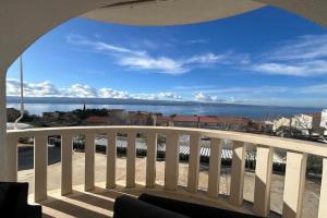 Sea View Apartment near Omiš, Tice
