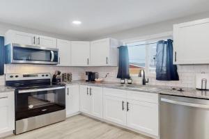 Awesome Two Bedroom Family Upper Unit in, Denver