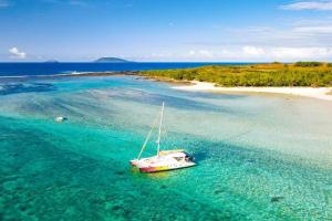 Catamaran Z'ile cruise Hotel, Grand Bay