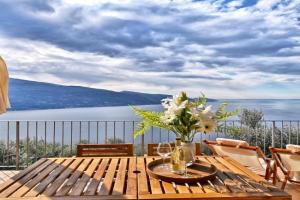 La Terrazza sul Lago by Theater Home Apartments, Tignale