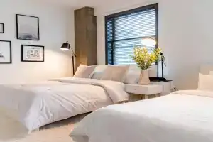Stylish loft 2 queens & 2 sofas Apartments, Los Angeles