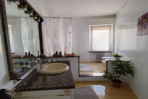 Vicino alla stazione, un parcheggio e wifi Guest house, Ancona