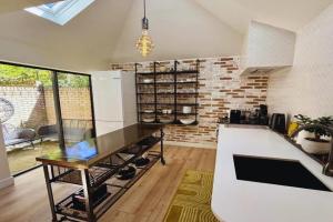 Bright Mews House with Garage in Heart of, Cambridge