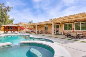 Gazebo and Putting Green Serene Getaway Guest house, Indio