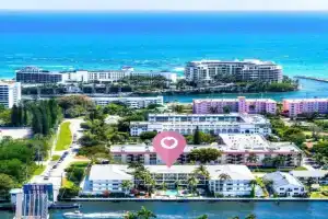 Waterfront Oasis 2BR 2BA with Pool, Gym, Balcony & Parking Apartments, Boca Raton