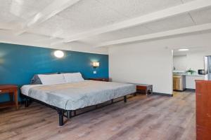 Southern Springs Extended Stay Apartments, Lubbock