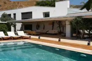 The Sunset Pavilion - Pool & 6BR Villa, Guemuesluek