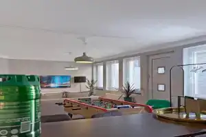 Zentr Gruppen-Duplex 13 Schlafplätze, PS5, Spiele & Terrasse Guest house, Stuttgart