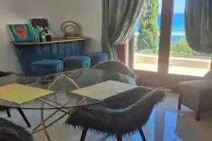 Penthouse Marina, Ypsos