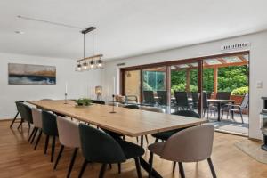 Großes Familienhaus nahe LEGOLAND für Gruppen & Familien mit Garten in ruhiger Lage ALA Living Apartments, Leipheim