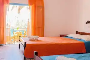 Chrissi Ammos Hostel, Perissa