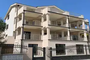 Apartments Amilija, Radovic