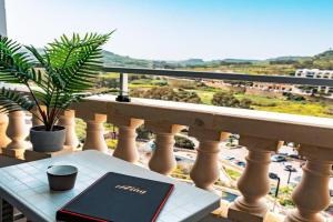 Peaceful Valley Views, a Short Walk from the Coast Apartments, Marsalforn