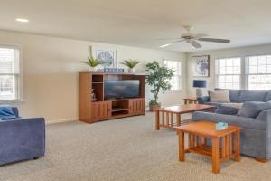 Walk to Beach Apt with Balcony! Apartments, Wildwood