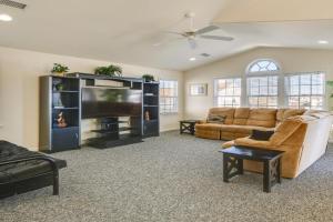 Half-Mi to Boardwalk Family-Friendly Apt Apartments, Wildwood