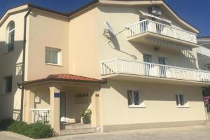 Villa Ivva, Gradac