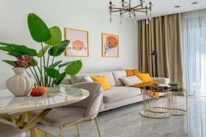 Qoople Legend B - premium apartments steps from the sea, Alanya