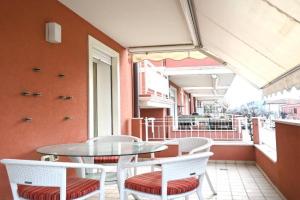 SE134 -, bilocale con balcone e garage Apartments, Marotta