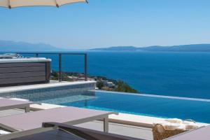 Seaview Villa Aria: Spectacular 3-bedroom Retreat, Tice