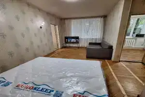 2 kimnatna podobovo u tsentri Poltavi bilya TsUMu z vlasnoyu zakritoyu parkovkoyu Dokumenti dlya vidryadzhennya Merezha kvartir Apartments, Poltava