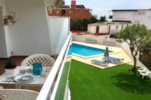 Apartment with Pool 50 meters to the beach, Castelldefels