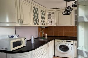 2k komnatnaya v tsentre razmeshchenie do 2h chelovek Apartments, Shymkent