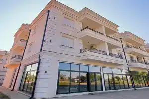 White Diamond Apartments, Palich