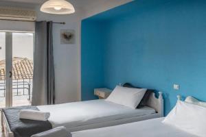 SoS Apartments, Kavos