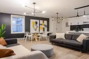 The Urban Haven 4BR in the Heart of Plateau MTL Apartments, Laval