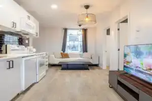 Spacious 4BR 2BA in the Plateau Montreal Apartments, Laval