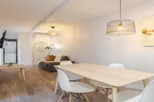 Stunning 3BR on in Plateau Mont-Royal Apartments, Laval