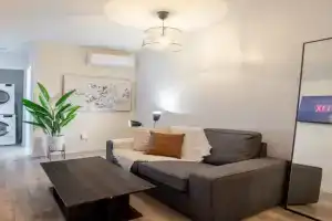 Beautiful 3BR in MTL Mont-Royal Apartments, Laval