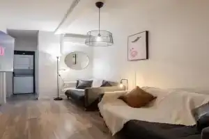 Bright 3BR 2BA in the Plateau Apartments, Laval
