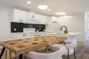 Charming 3BR in the Plateau MTL Apartments, Laval