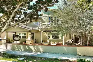 Park Avenue Beach Paradise - Chic & Secluded 4 BDR Guest house, Long Beach