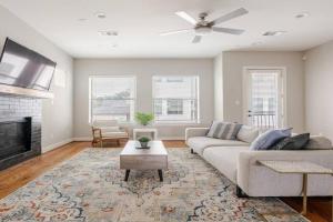 Private, city view , 5 beds, 2 balconies, Jacuzzi Guest house, Houston