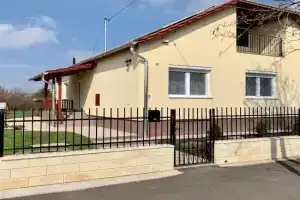Andi Vendégház - Guest house, Tiszafured