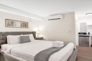 Eden Collection Junior Suite Steps to Beach Mini-hotel, Fort Lauderdale