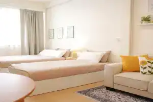 Buddy House - Spacious Triple Room in Chinatown, Walk to MRT, Bangkok