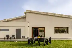 Villa Solea - Family Friendly Beach Villa Near the Sea, Syracuse