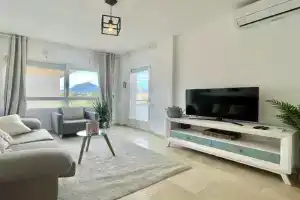 Sunny Penthouse, Albir