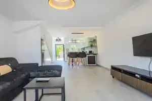 Taheli's Modern Townhouse with a pool, Paphos