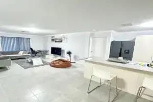 Blissful Modern Home Guest house, Perth
