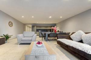 Stunning City-Center 3BR Apartments, St Julians