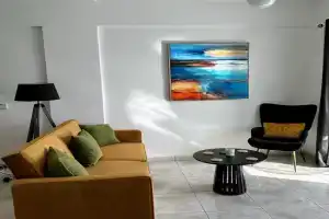 Casa Sea Breeze, Pervolia