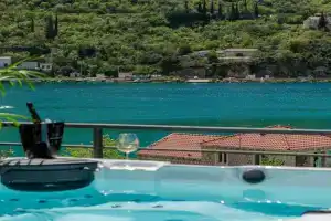 Bayview Suite Apartments, Mokosica