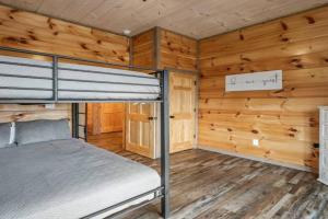 Blue Ridge Bliss Luxury Cabin with Indoor Pool Guest house, Sevierville