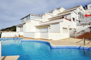Apartment in with Sea Views & Pool, Roses